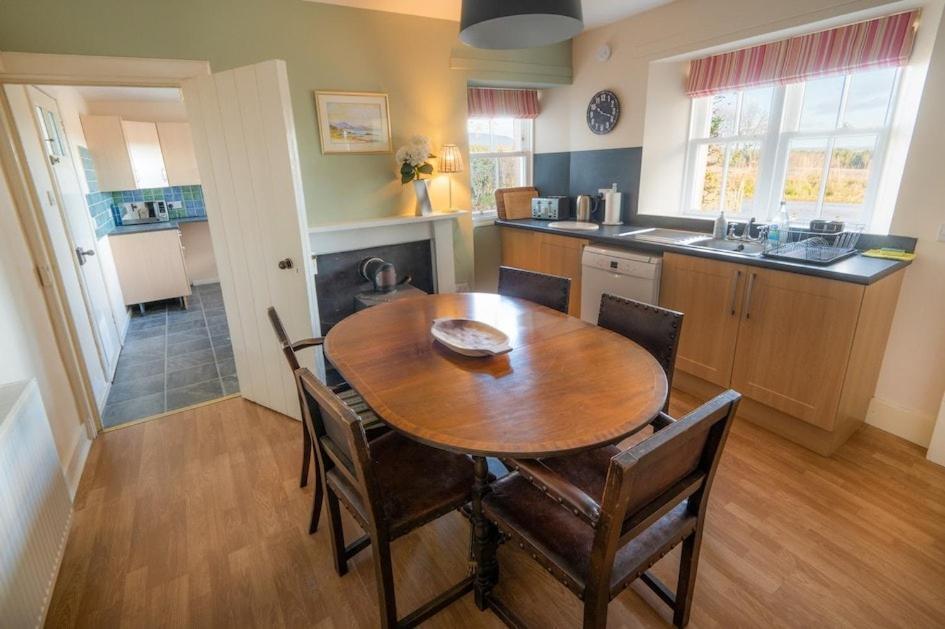 Foulis Castle Gate Lodge Evanton ภายนอก รูปภาพ